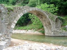 Πέτρινο γεφύρι